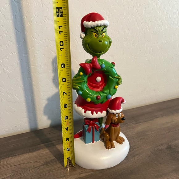 Disney The Grinch Holding Wreath & Max Santa Claus Christmas Statue Resin Decor - Picture 7 of 8